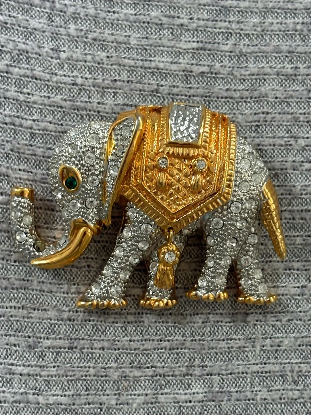 Vintage gold tone clear rhinestone encrusted elephant brooch w green rhinestone